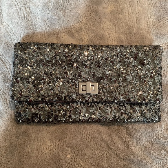 NWT Crabtree & Evelyn beaded silver sequin clutch - Picture 7 of 7